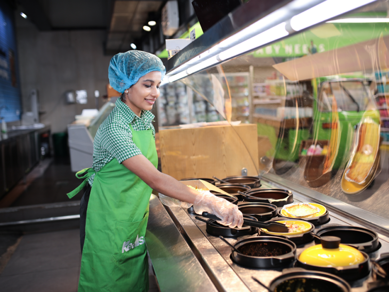 Photo of a store colleague at a Keells supermarket preparing food